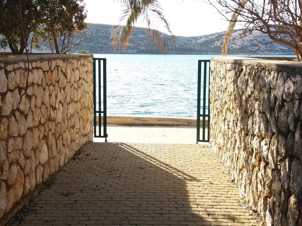 Apartments Next To Sea Maris Novalja Bagian luar foto